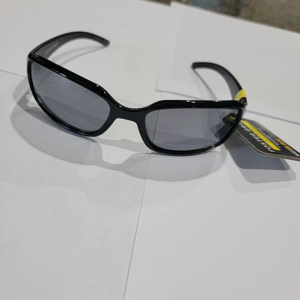 NWT Foster Grant Black Sunglasses